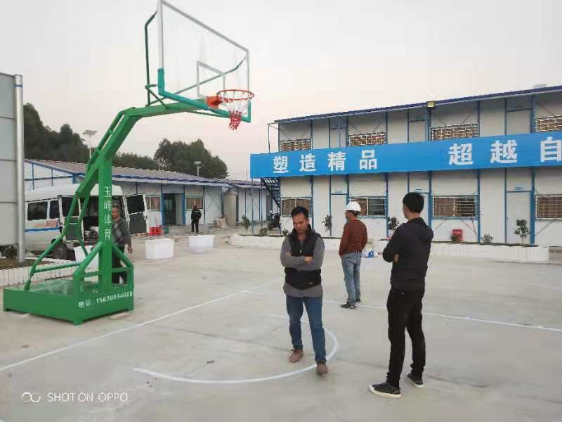 移动式篮球架的安装和使用